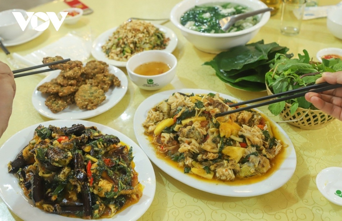 doc-la-mon-an-10-chan-4-mat-o-quang-ninh-2-1712803752.jpg