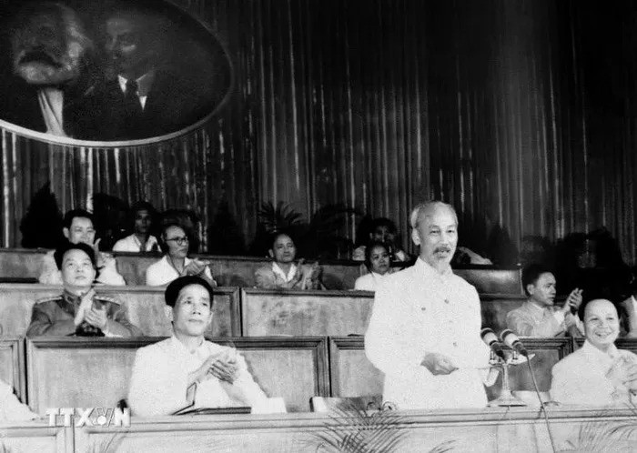 chu-tich-ho-chi-minh24-1716074040.jpg