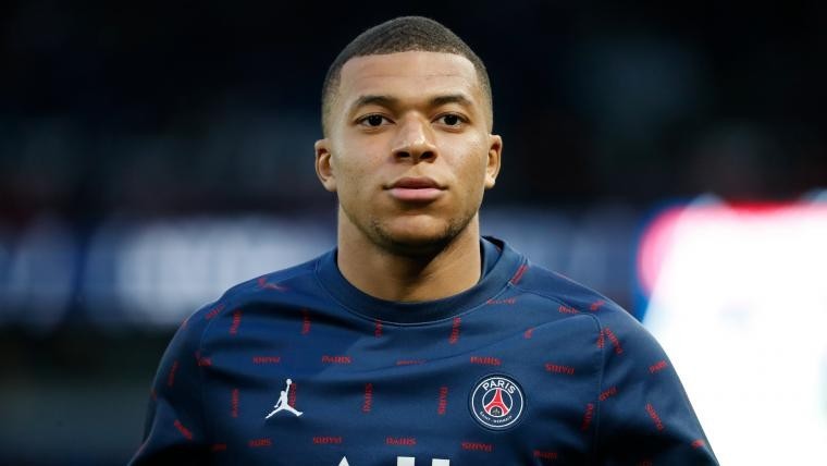 kylian-mbappe-psg-042922-169-6320-1716282784.jpg