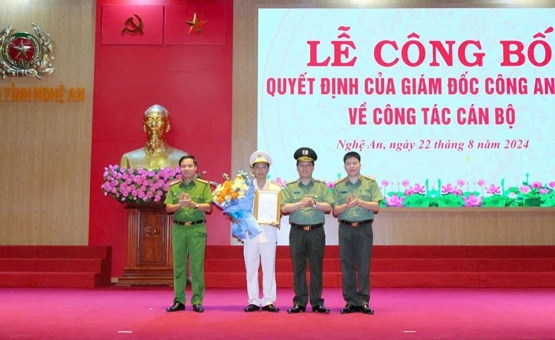 cong-bo-quyet-dinh-cua-giam-doc-cong-an-tinh-ve-cong-tac-can-bo-1724462710.jpg